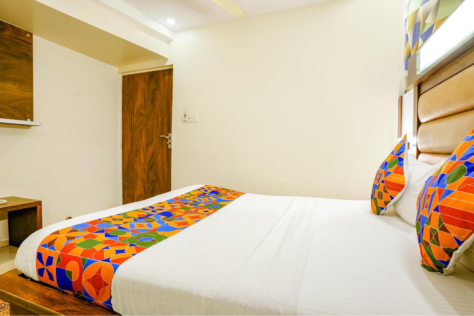 Hotel Naivedhya By Kwality Inn ธาเน ภายนอก รูปภาพ
