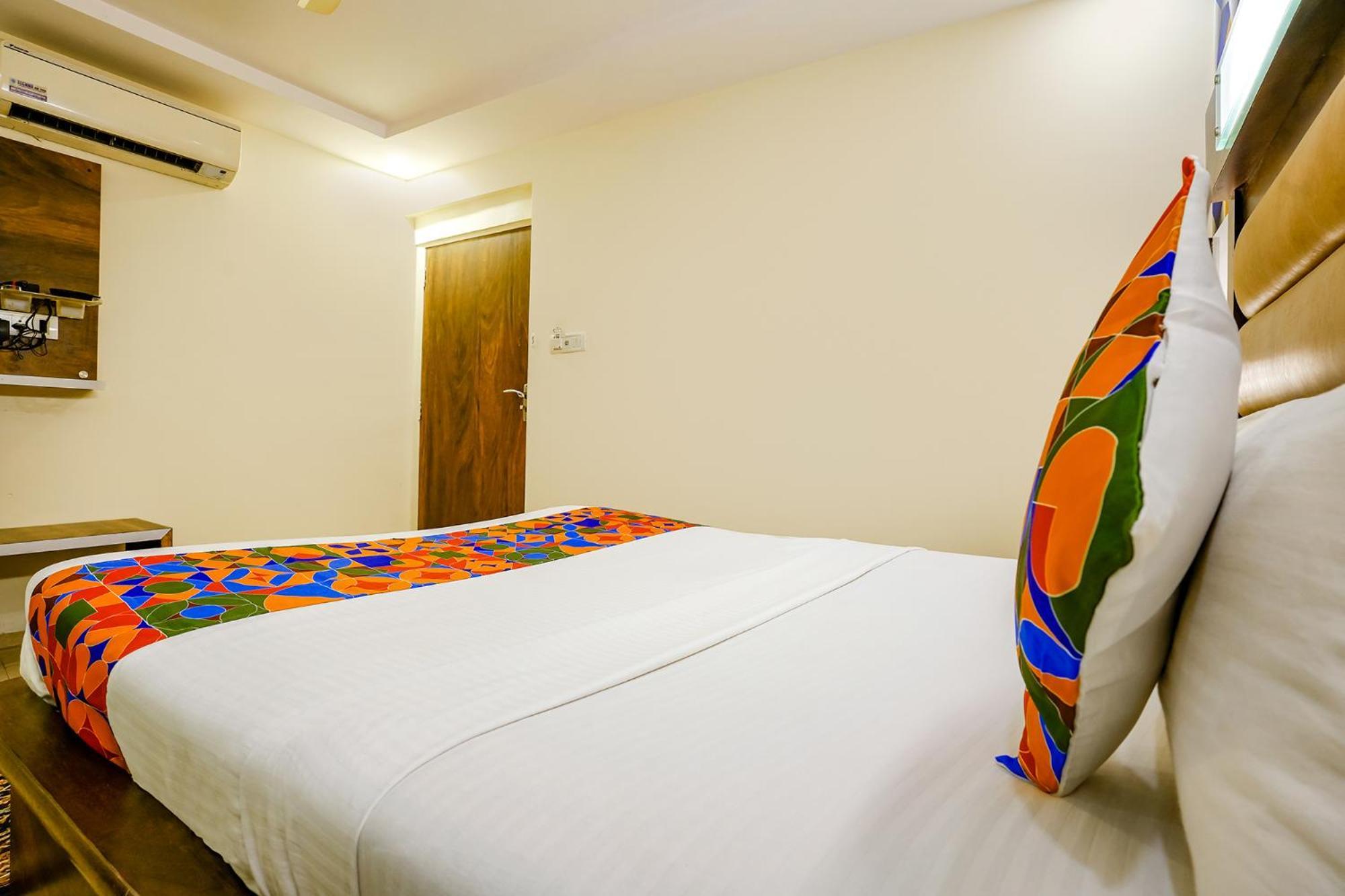 Hotel Naivedhya By Kwality Inn ธาเน ภายนอก รูปภาพ