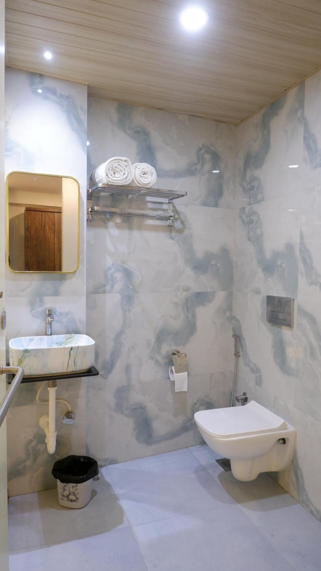 Hotel Naivedhya By Kwality Inn ธาเน ภายนอก รูปภาพ